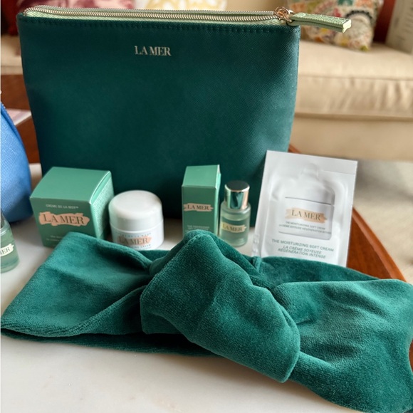 La Mer Skincare Set with Green Pouch